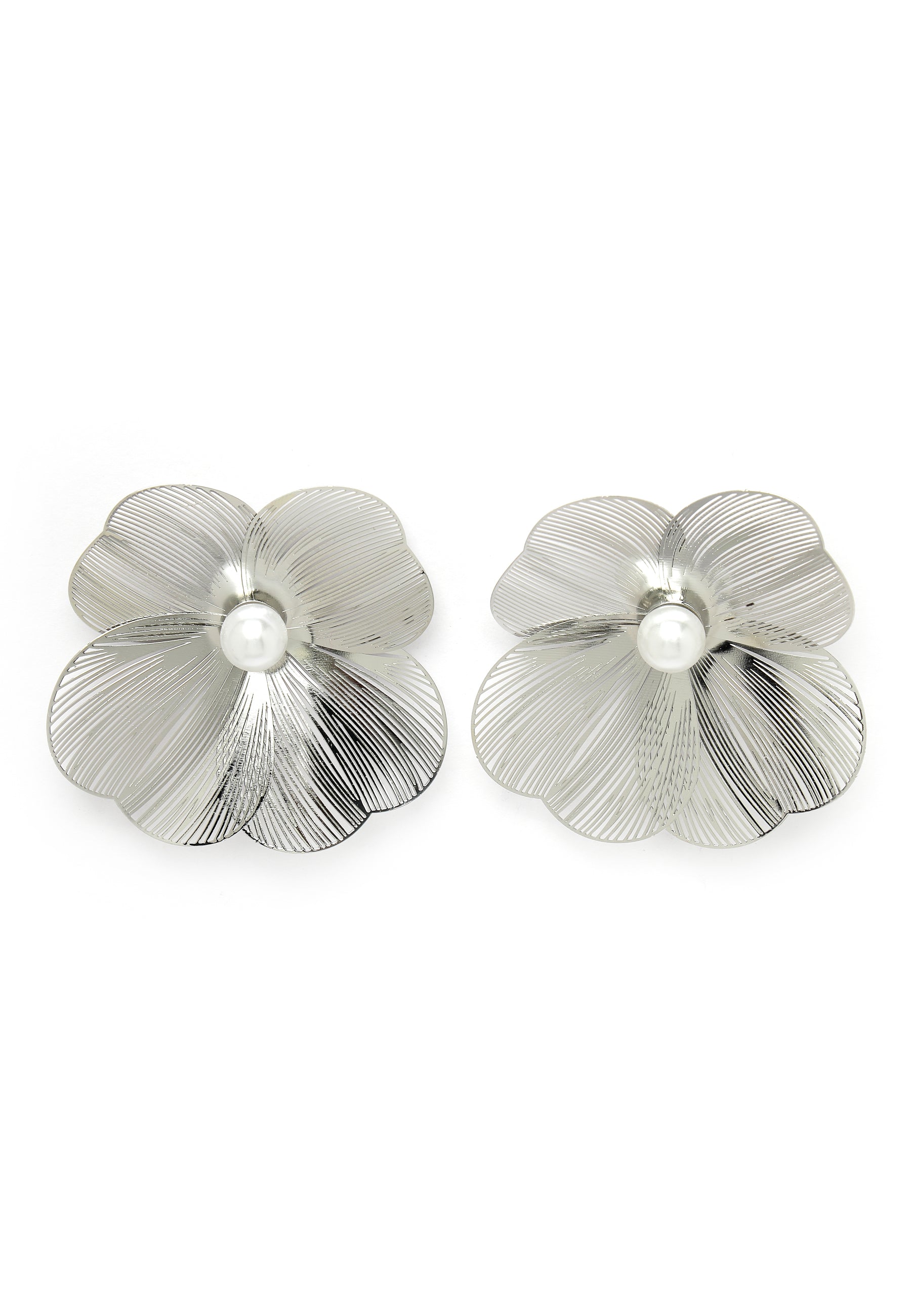 Boucles d'oreilles à tige en forme de fleur argentées