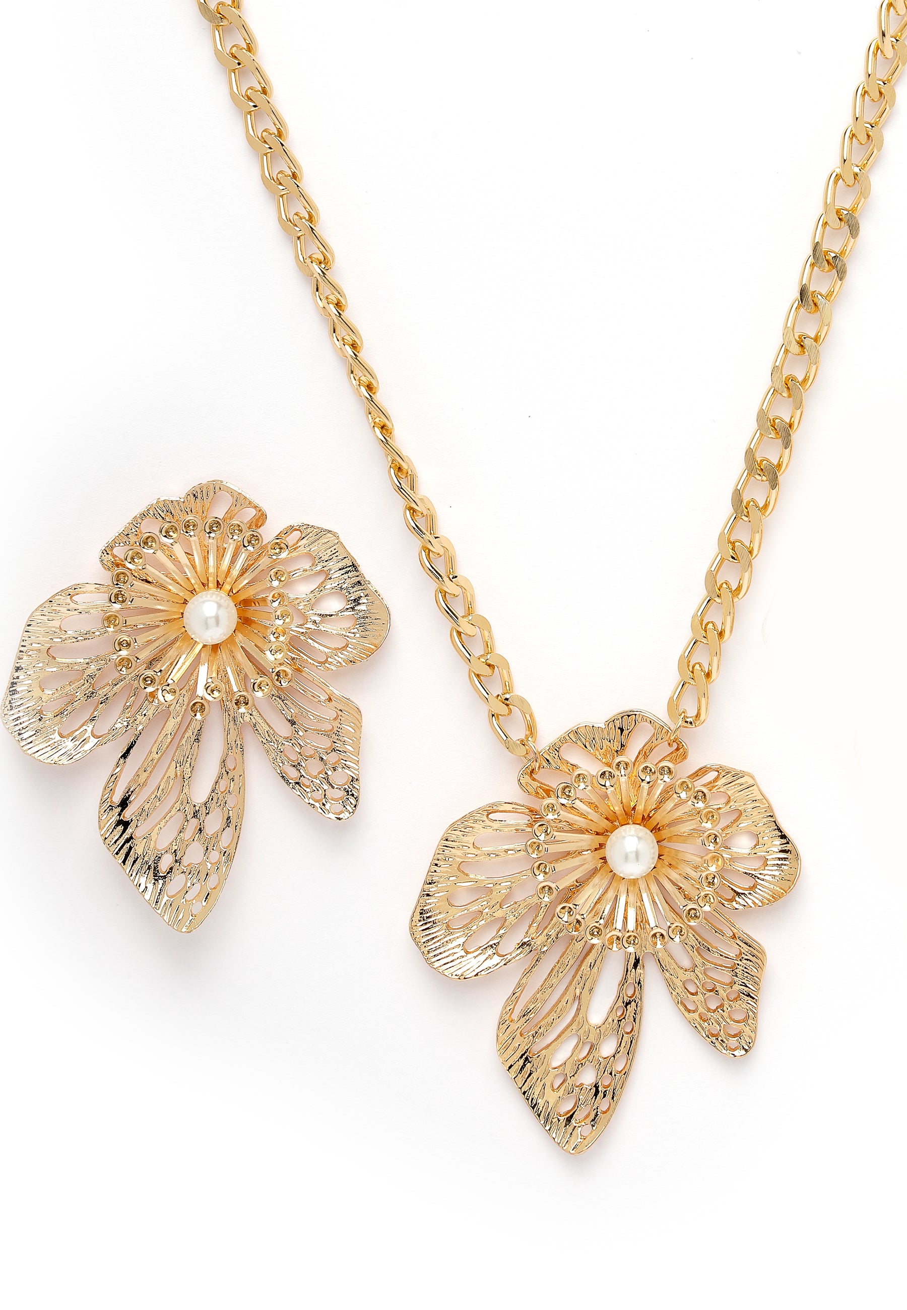 Sparkling Gold-Coloured Flower Pendant And Earrings Set