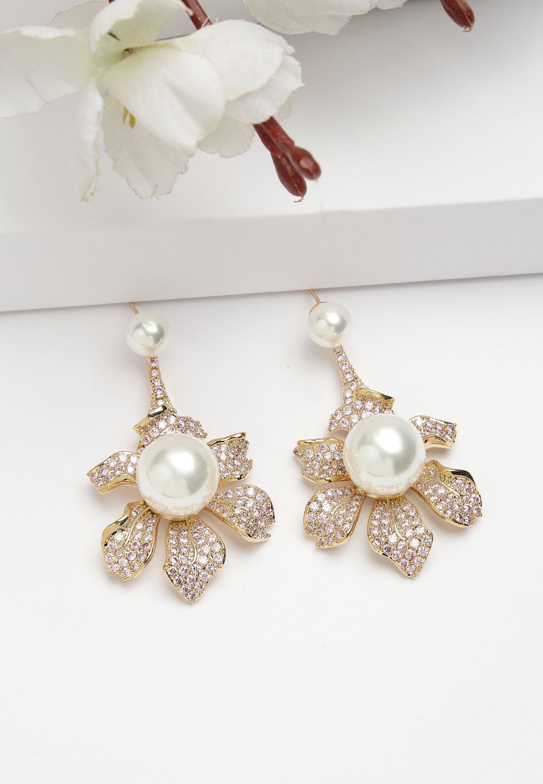 Cubic Zirkonia Blooming Pearl kukkakorvakorut