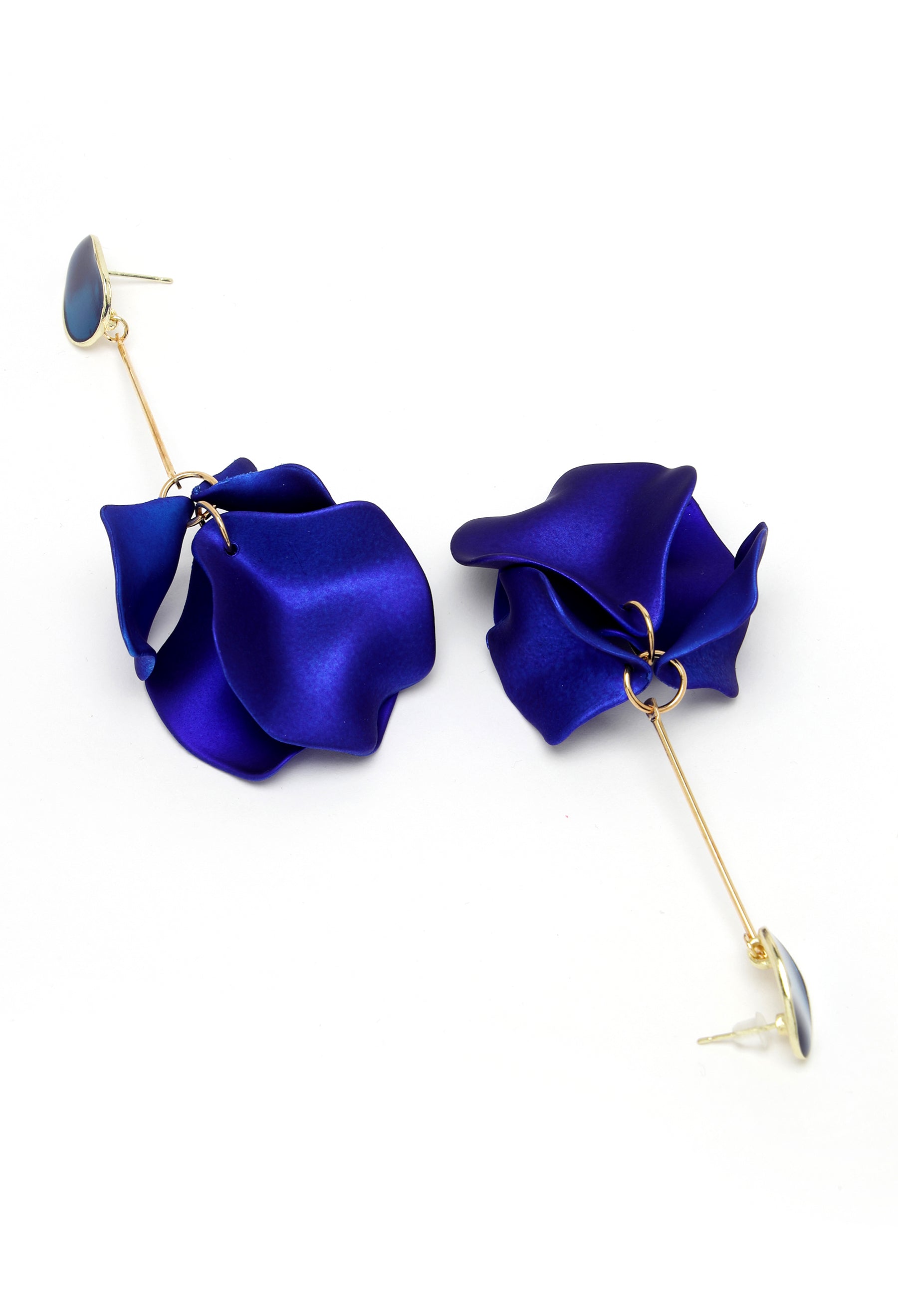 Metallisch blaue Blütenblatt-Ohrhänger