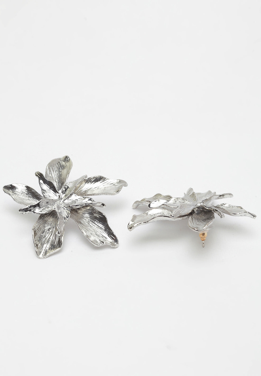 Boucles d'oreilles à tige florales en argent métallisé