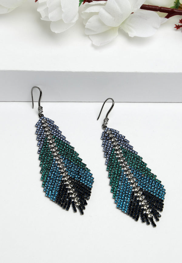 Pendientes con tachuelas de cristales de plumas