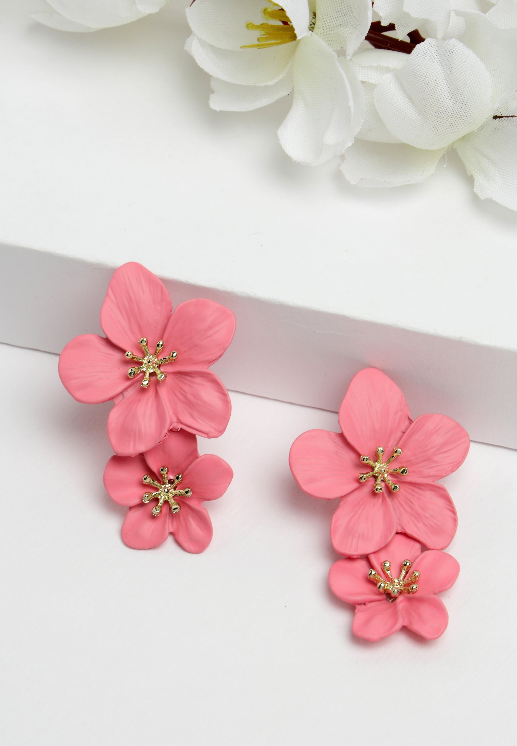 Veelkleurige dubbele oorbellen met bloemen